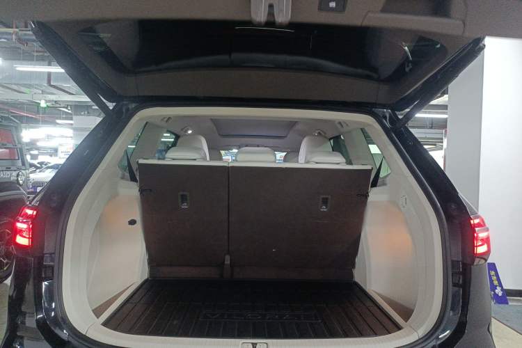 Used Volkswagen Viloran 2023 380TSI Luxury Edition Trunk