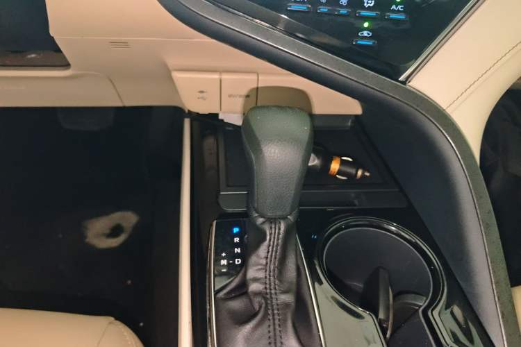 Used Toyota Camry 2019 2.0E Elite Edition China VI Standard Gear Lever