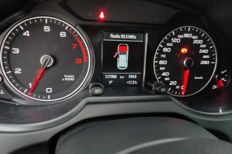 Used Audi Q5 2017 40 TFSI Technology Edition Odometer Close Up