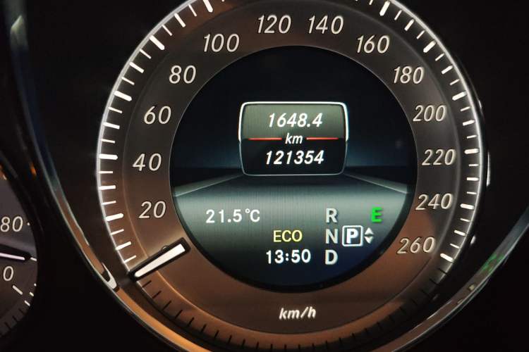 Used Mercedes-Benz GLK-Class 2014 GLK 260 4MATIC Dynamic Model Odometer Close Up