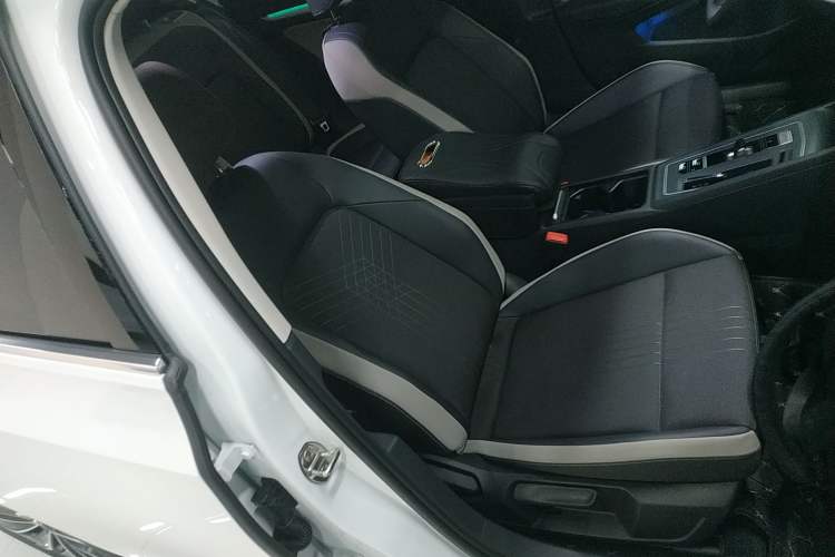 Used Volkswagen Golf 2024 280TSI DSG Pro 50th Anniversary Edition
