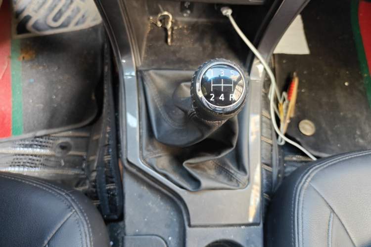 Used Great Wall Wingle 5 2017 2.4L European-spec Gasoline 2WD Elite Model with Big Double Cab – 4G69S4N
