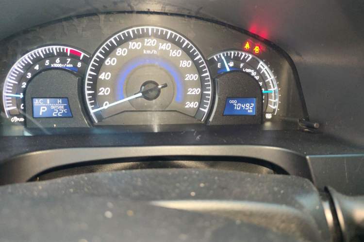 Used Toyota Camry 2015 2.0G Premier Edition Odometer Close Up