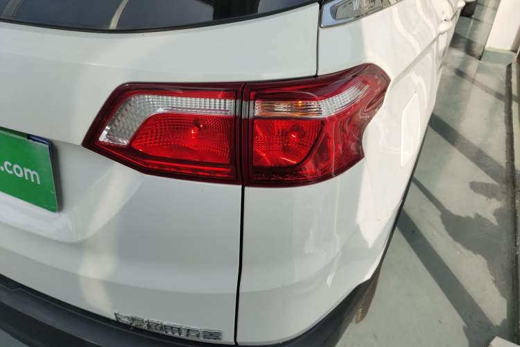 Used Wuling Hongguang S3 2018 1.5L Manual Comfort Model China V Standard Exterior 3