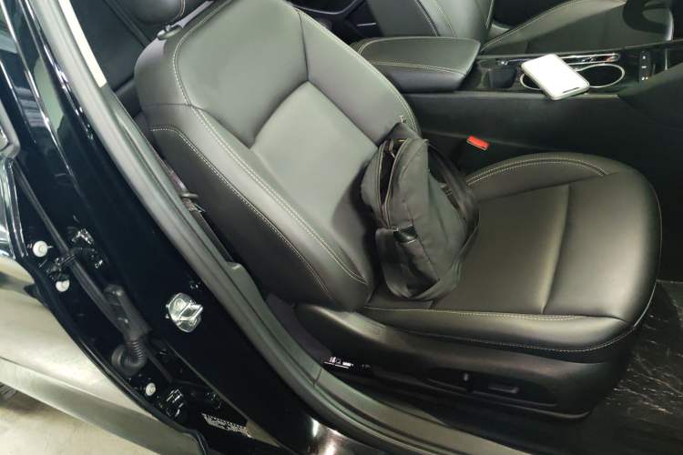Used Buick Regal 2024 25T Deluxe Edition Right Front Seat