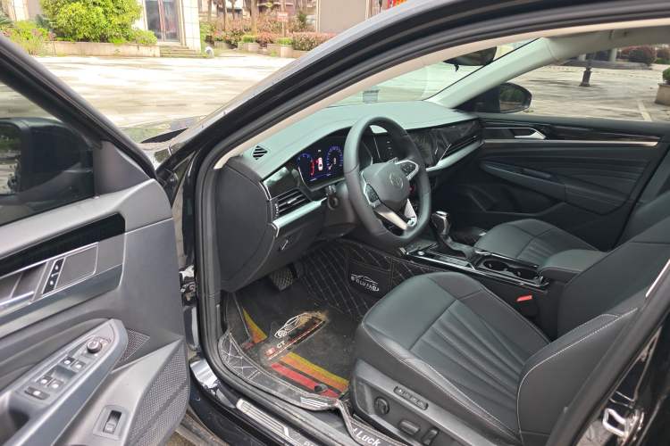 Used Volkswagen Passat 2025 Outstanding Model 330TSI Starry Elite Edition Driver Seat