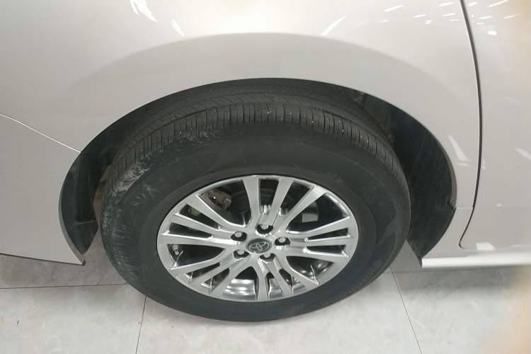 Used Toyota SIENNA 2021 2.5L Hybrid Comfort Edition Right Rear Wheel Hub