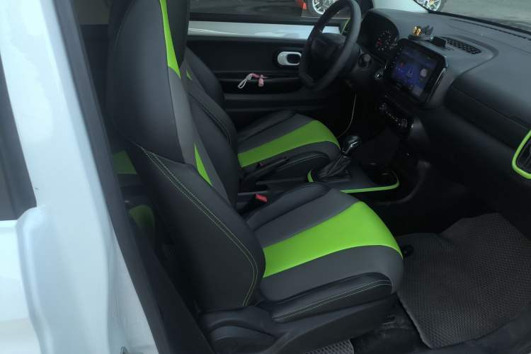 Used Roewe Clever 2021 302 km New Four-Seater Super-Efficient Version
