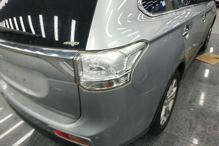 Used Mitsubishi Outlander (Import) 2014 2.4L 4x4 Deluxe Value Edition 7 Seats
