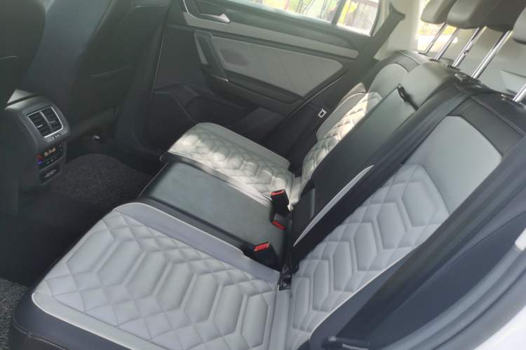 Used Volkswagen Tayron 2023 330TSI Two-Wheel-Drive Luxury Plus Advanced Version Left Rear Seat