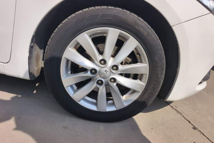 Used Kia K3 2015 1.6L Automatic GLS Right Front Wheel Hub