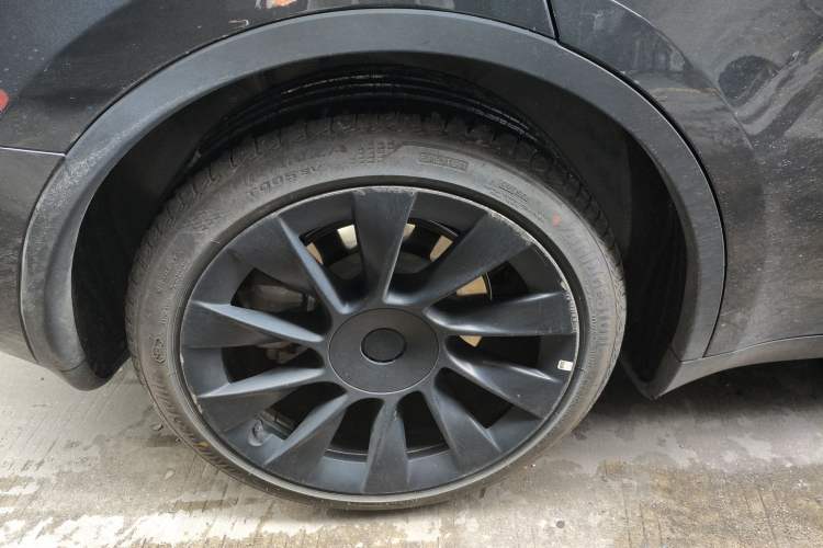 Used Tesla Model Y 2024 Long-Range All-Wheel-Drive Version
