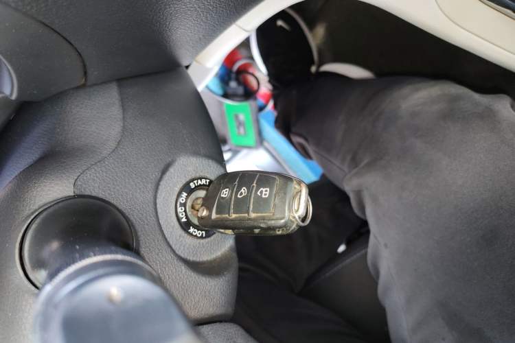 Used JAC Refine M3 2022 1.8L 7-seat Standard Edition Interior 1