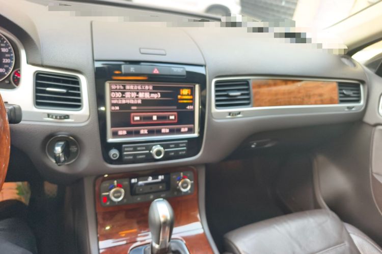 Used Volkswagen Touareg 2011 3.0 TSI High-End Version Audio And AC Panel