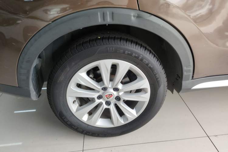 Used Roewe RX5 2016 Revised Version 20T Two-Wheel Drive Manual Transmission Luxury Edition
