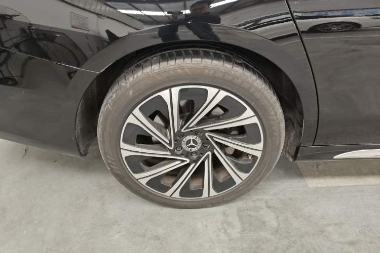 Used Mercedes-Benz E-Class 2024 E 300 L Luxury Model Exterior 5