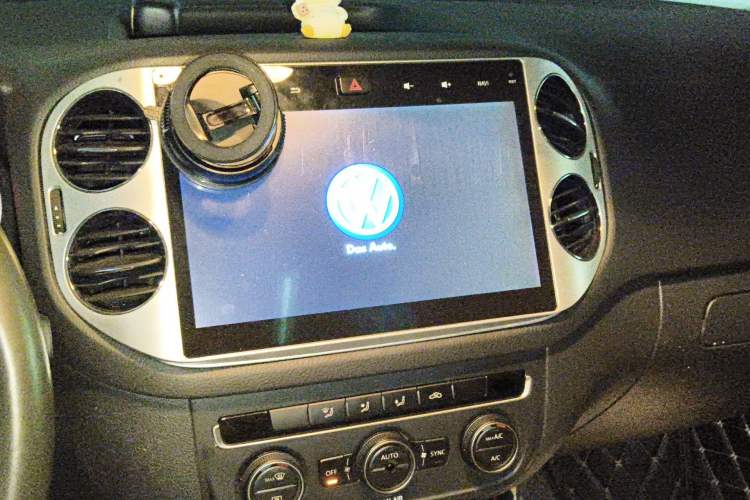 Used Volkswagen Tiguan 2017 300TSI Automatic Two-Wheel Drive Silk Road Comfort Edition Audio And AC Panel