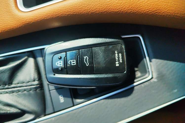 Used Toyota Avalon 2019 2.5L Touring Premium Version China VI Standard
