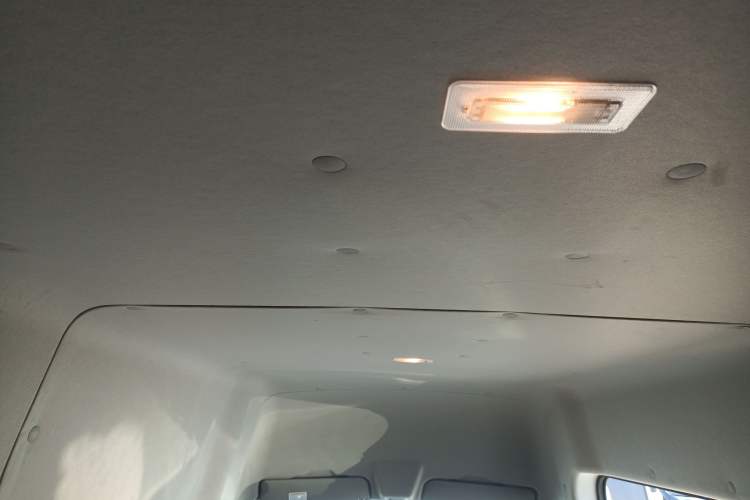 Used JMC Fushun 2025 2.0T 6MT Diesel Mid-Roof High-Arch Commercial Multi-Purpose 7-Seater Passenger Vehicle