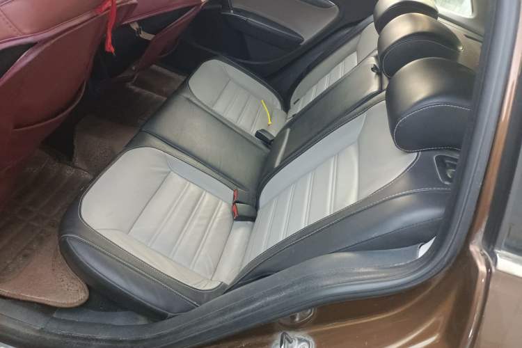 Used Volkswagen Cross Lavida 2014 1.6L Automatic Left Rear Seat