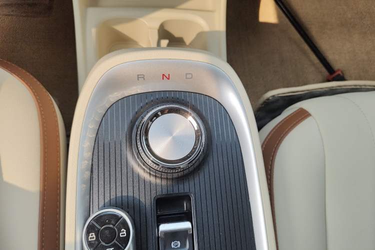 Used ORA Good Cat 2022 400km Standard Range Luxury Version Lithium Iron Phosphate Gear Lever