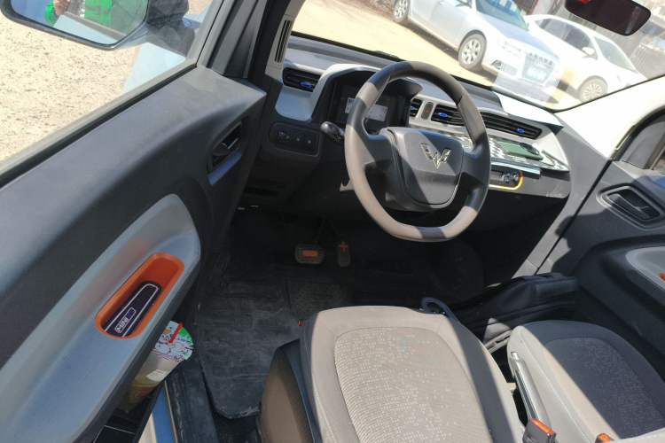 Used Wuling Hongguang MINIEV 2022 Easy Version Lithium Iron Phosphate Driver Seat