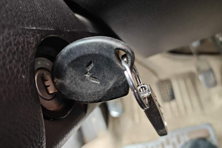 Used Wuling Rongguang 2011 1.2L Base Version