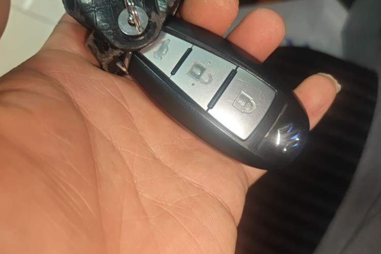 Used Suzuki Kizashi 2011 2.4L Two-Wheel Drive Sport with Navigation
