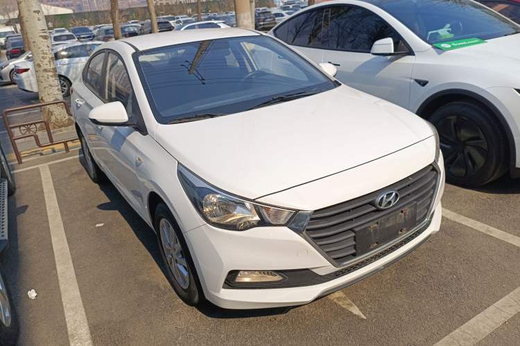 Used Hyundai Verna (new generation) 2016 1.4L Manual Cool Edition GLS Front Right 45 Deg