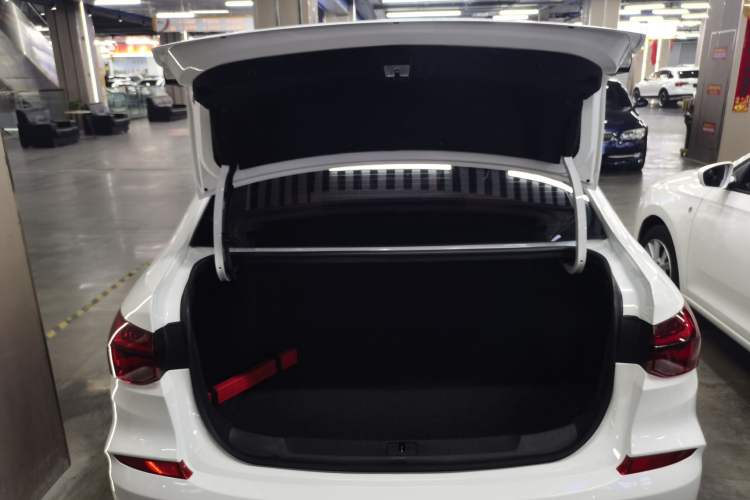 Used Chevrolet Monza 2020 320 Automatic Enjoyment Edition Trunk