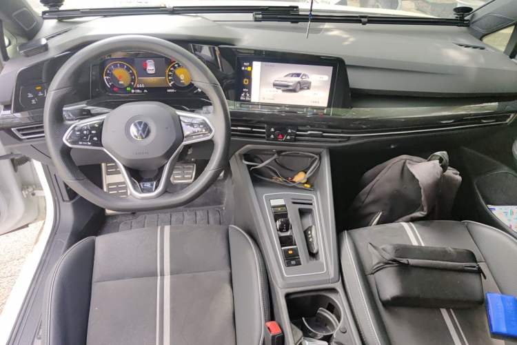 Used Volkswagen Golf 2023 Facelift 280TSI DSG R-Line
