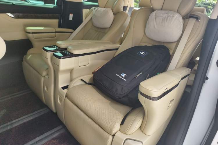 Used Toyota Vellfire 2020 Dual-Engine 2.5L HV Prestige Edition Left Rear Seat