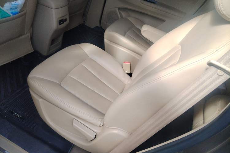 Used Baojun 730 2016 1.5L Manual Comfort Version 7 Seats China V Emission Standard Left Rear Seat