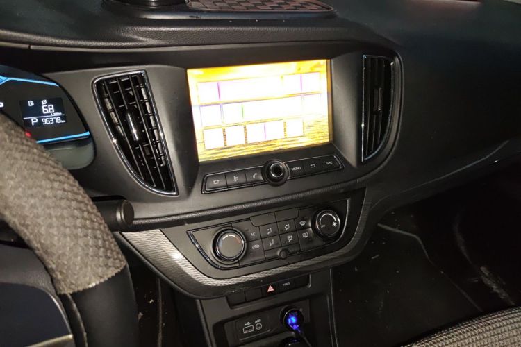 Used Roewe 360 2015 1.5L Automatic Luxury Edition Audio And AC Panel