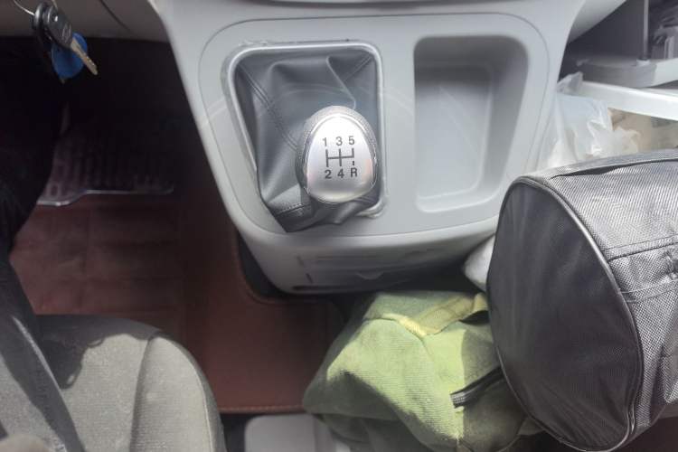 Used JAC Refine M3 2023 PLUS 1.5T 5/7-seat Classic Edition Gear Lever