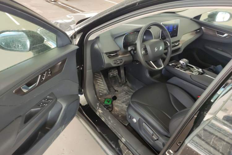 Used Hongqi E-QM5 2024 450km Range Commuter Version
