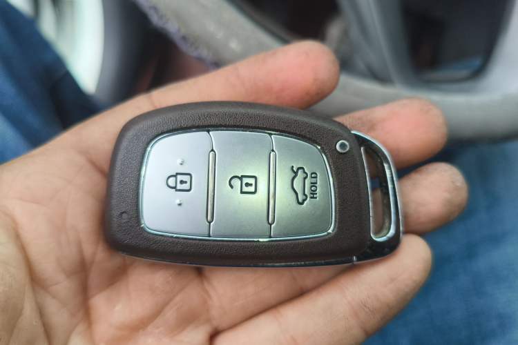 Used Hyundai Verna (older generation) 2014 1.4L Manual Top-Tier Model TOP
