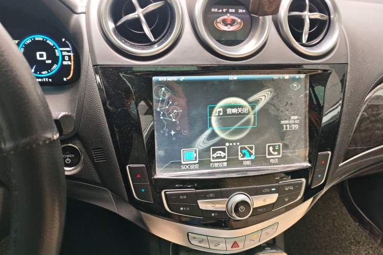 Used BYD Tang New Energy 2015 2.0T Four-Wheel-Drive Flagship Model
