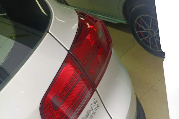 Used Volkswagen Tiguan L 2016 300TSI Automatic Two-Wheel Drive Comfort Edition
