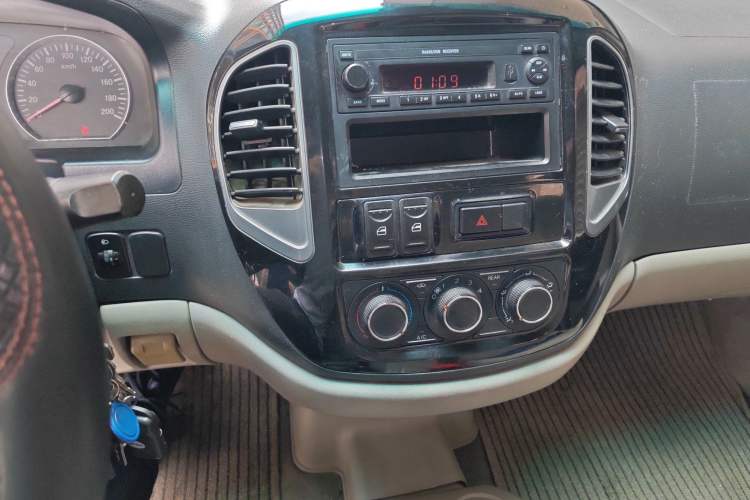 Used FORTHING Lingzhi 2017 M3L 1.6L 7-Seater Comfort Model
