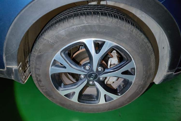 Used Kia KX3 2015 1.6L Automatic Two-Wheel Drive DLX Right Front Wheel Hub