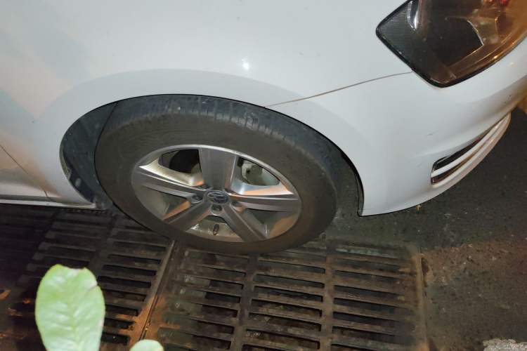 Used Volkswagen Golf 2017 1.6L Automatic Comfort Million-Vehicle Anniversary Edition
