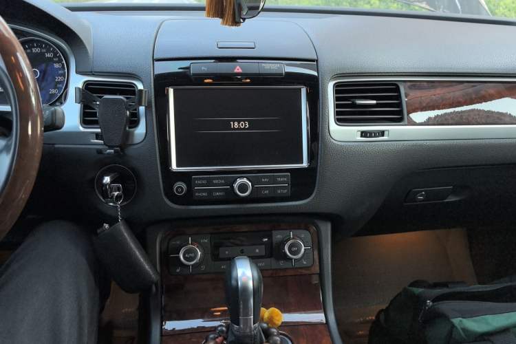 Used Volkswagen Touareg 2011 3.0 TSI Comfort Version Audio And AC Panel