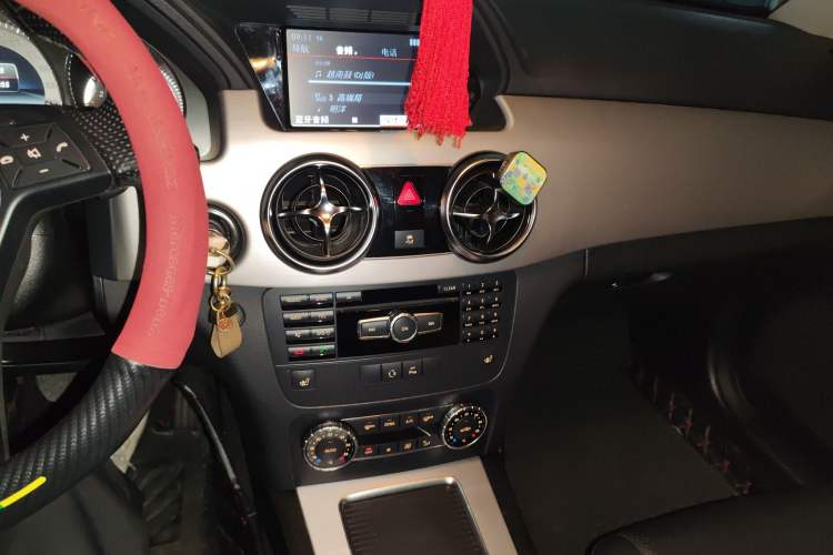 Used Mercedes-Benz GLK-Class 2013 GLK 300 4MATIC Dynamic Sunroof Model
