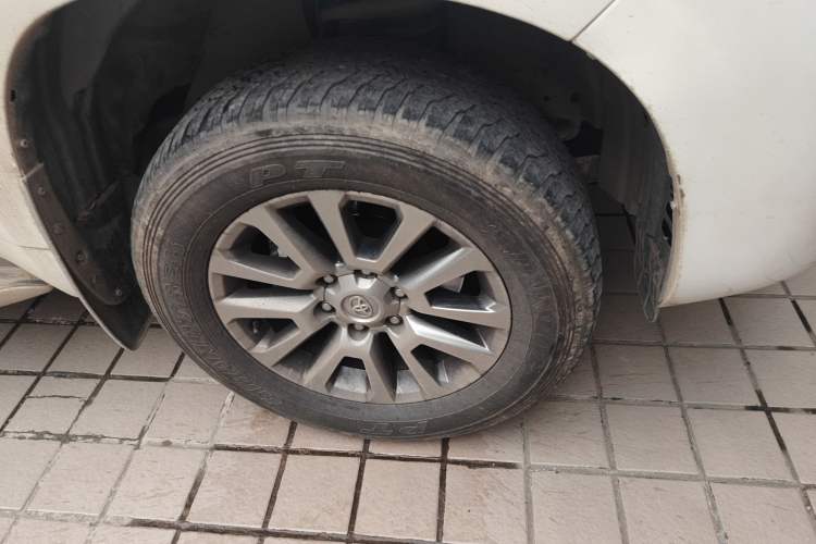 Used Toyota Prado 2018 3.5L Automatic TX-L Right Front Wheel Hub