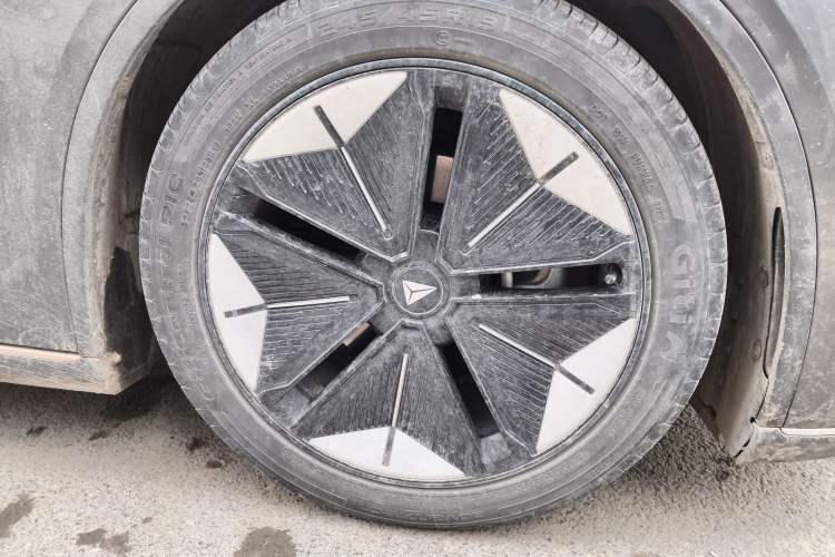 Used Deepal SL03 2022 1.5L 1200 Extended-Range Version Right Front Wheel Hub