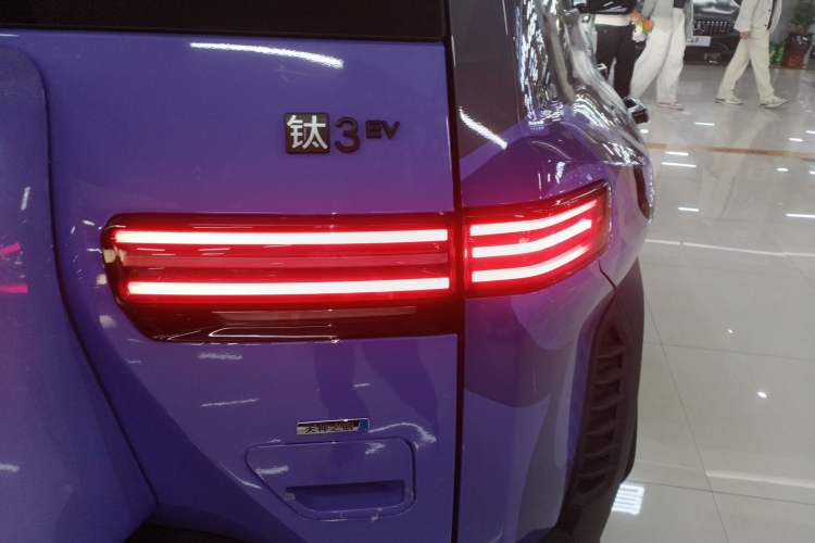 Used Formula Leopard Titanium 3 2025 Model Facelifted 501 km Four-Wheel Drive Drone Edition