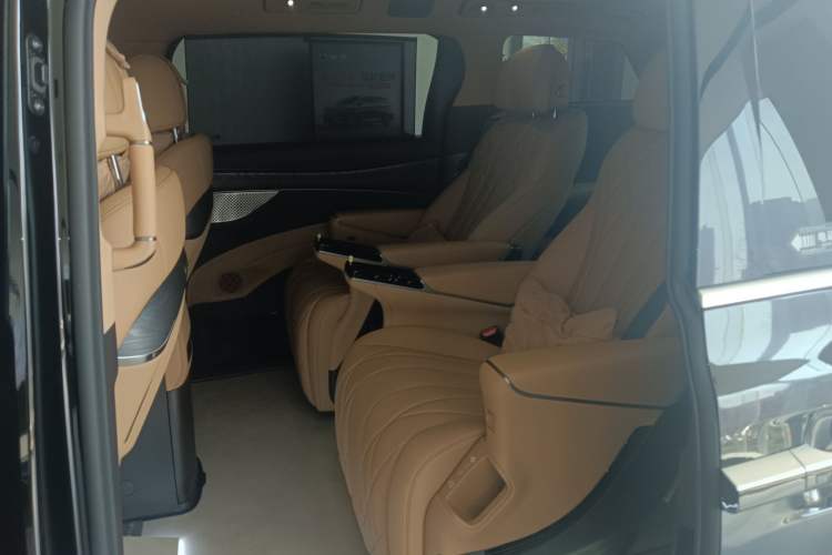 Used Denza D9 2025 Model DM-i Four-Wheel Drive Prestige Edition
