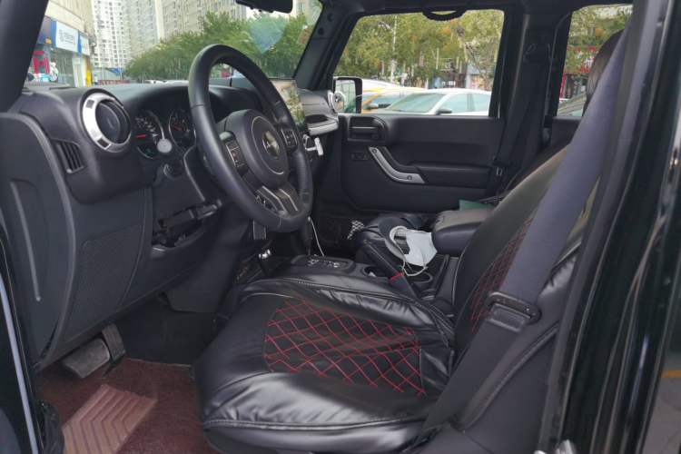 Used Jeep Wrangler 2015 2.8TD Sahara Four-Door Comfort Edition Left Front Seat