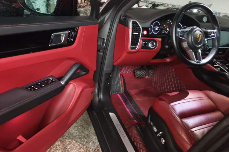 Used Porsche Cayenne E-Hybrid 2020 Cayenne E-Hybrid Coupé 2.0T Driver Seat